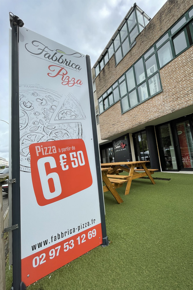 signalétique totem fabbrica pizza vannes